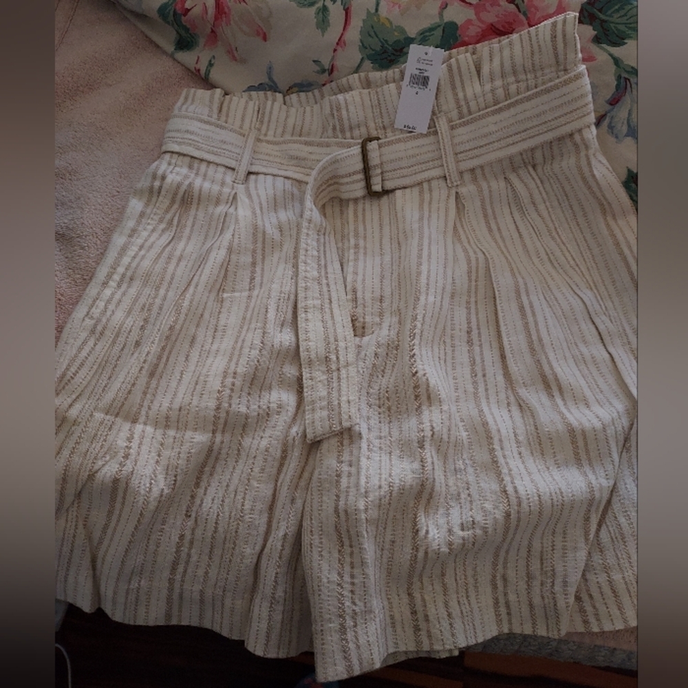 NWT Banana Republic Shorts with Deep Pockets
